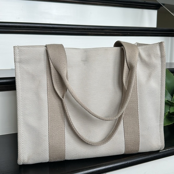 Lululemon two tone Canvas Tote Bag Beige Structured Gym Work School Bag neutral - Picture 8 of 13